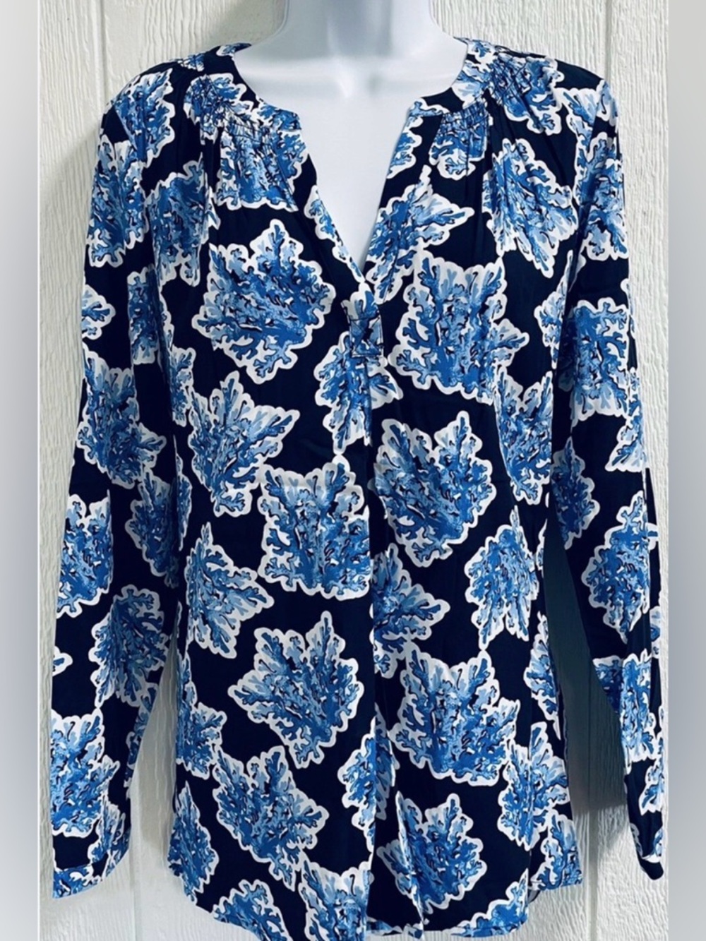 Crown & Ivy Navy and Blue Ocean Coral Print Long Sleeve Blouse Size S